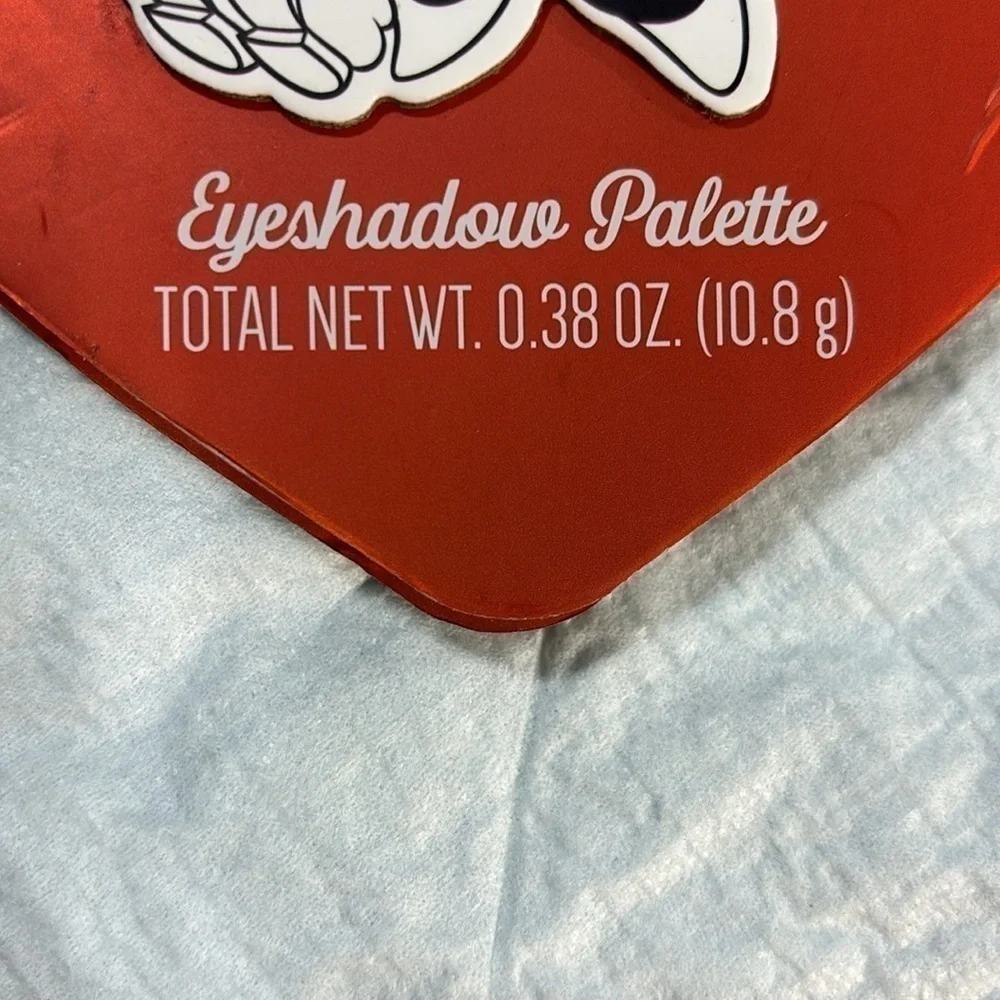 Disney  Mickey & Minnie Mouse - Heart Shaped Eyeshadow Palette With Mirror